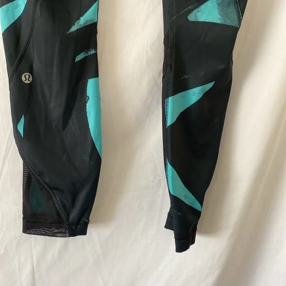 Patterned‎ lululemon leggings - Picture 5 of 9